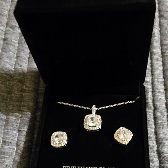 Women Perfect Jewelry Set. - Picture 7 of 8